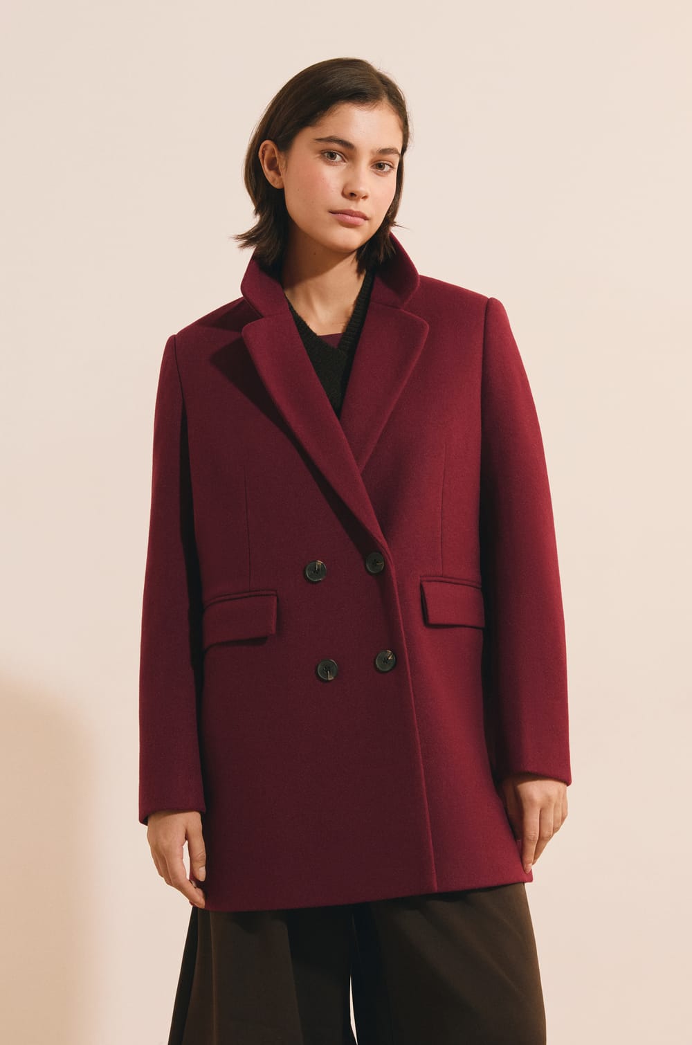 Manteau mi-long crois&eacute; avec laine;${refinementColor}