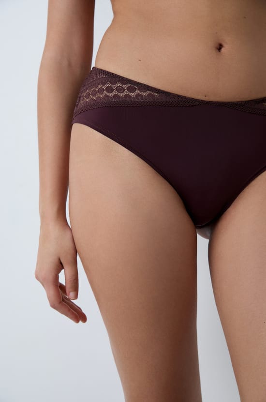  Braguita culotte con detalle de encaje;${refinementColor}