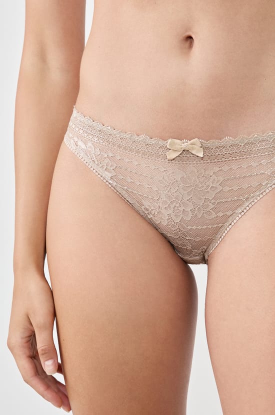 Culotte en dentelle;${refinementColor}