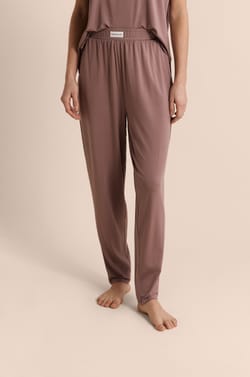 Pantalon de pyjama droit &eacute;lastiqu&eacute; r&eacute;alis&eacute; avec une fibre enrichie en Aloe Vera;${refinementColor}