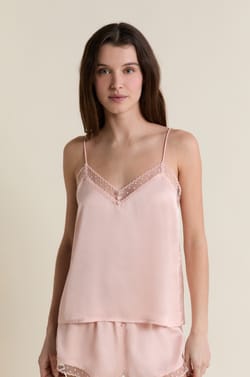 Satijnen hemdje met geborduurde details;${refinementColor}