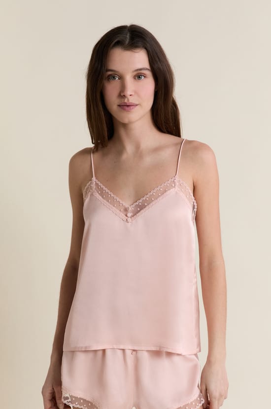 Caraco satin&eacute; avec d&eacute;tails brod&eacute;s;${refinementColor}