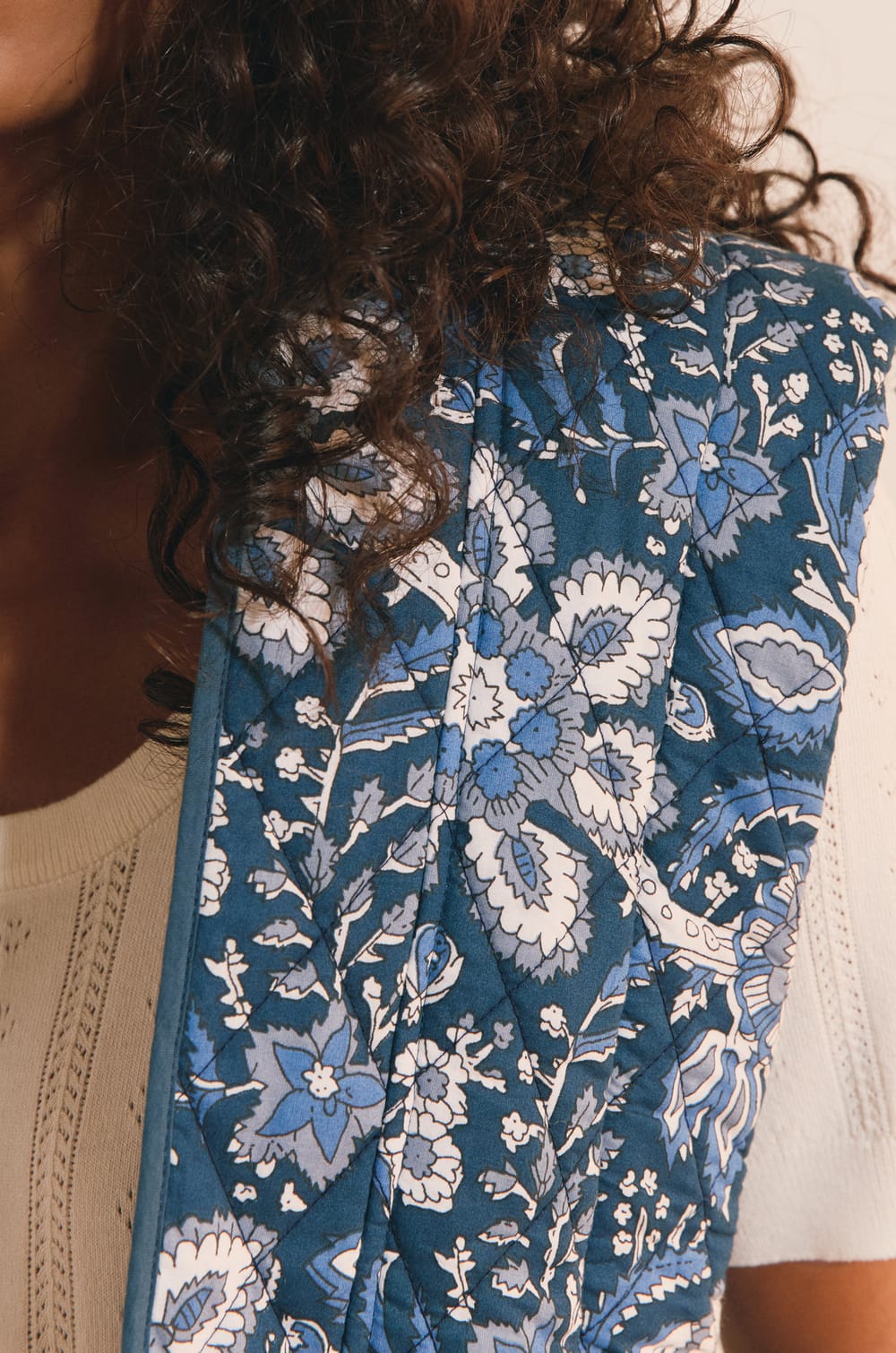 Gilet sans manches en coton &agrave; motif floral;${refinementColor}