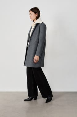 Short coat;${refinementColor}