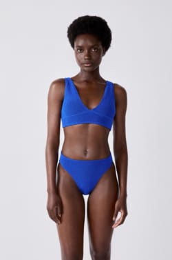 High-Waist Bikini Slip aus dehnbarem Material;${refinementColor}