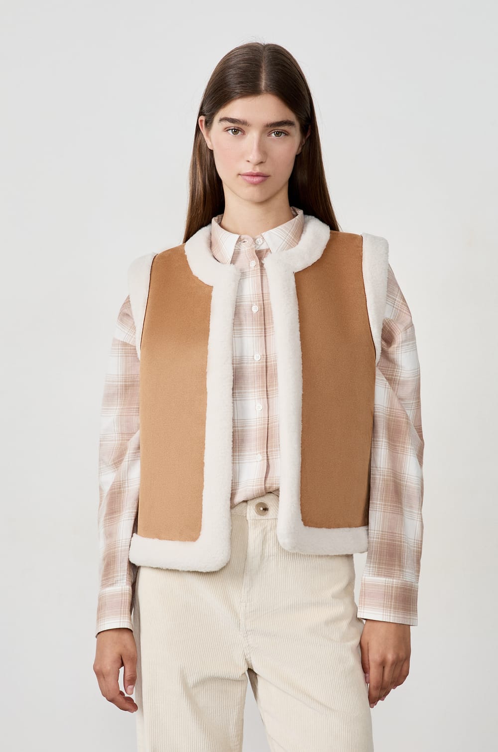 Gilet sans manches en fausse fourrure;${refinementColor}