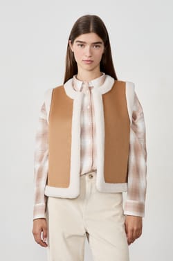 Gilet sans manches en fausse fourrure;${refinementColor}