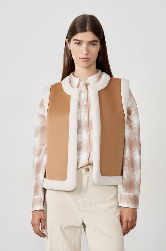 Gilet sans manches en fausse fourrure;${refinementColor}