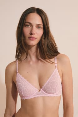 Soutien-gorge classique avec motifs coeurs;${refinementColor}