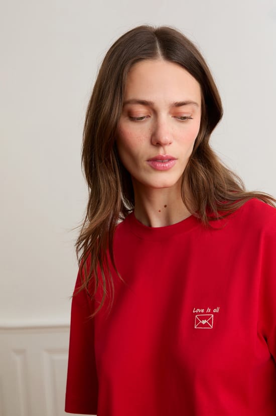 T-shirt manches courtes &agrave; inscripton "love is all" en coton;${refinementColor}