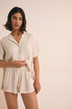 Pantal&oacute;n corto de pijama con cintura el&aacute;stica;${refinementColor}