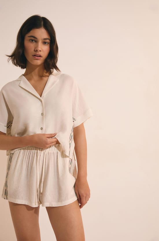 Pantal&oacute;n corto de pijama con cintura el&aacute;stica;${refinementColor}