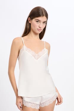 Top de sat&eacute;n con detalles de encaje;${refinementColor}