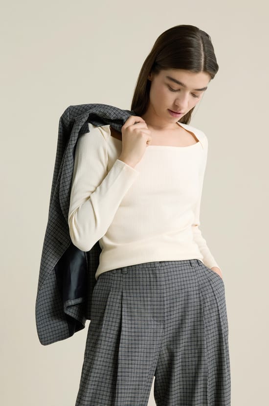 T-shirt manches longues encolure carr&eacute;e;${refinementColor}