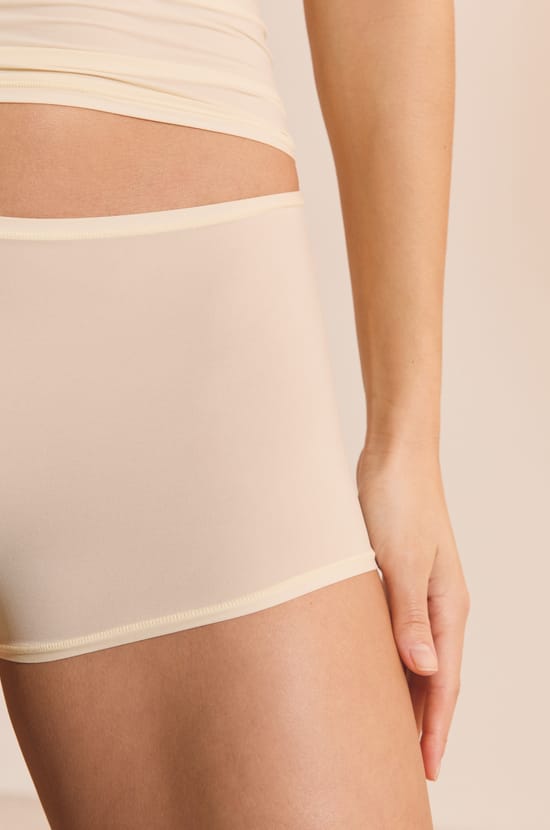 Shorty en microfibre;${refinementColor}