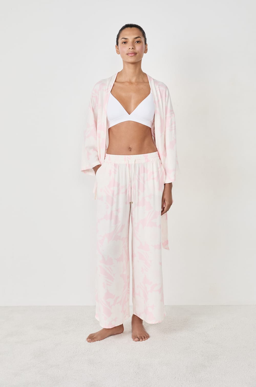 Pantalon de pyjama satiné à imprimés;${refinementColor}