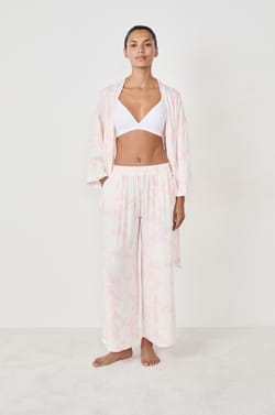 Pantalon de pyjama satiné à imprimés;${refinementColor}