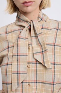 Chemise avec détail à nouer avec coton;${refinementColor}