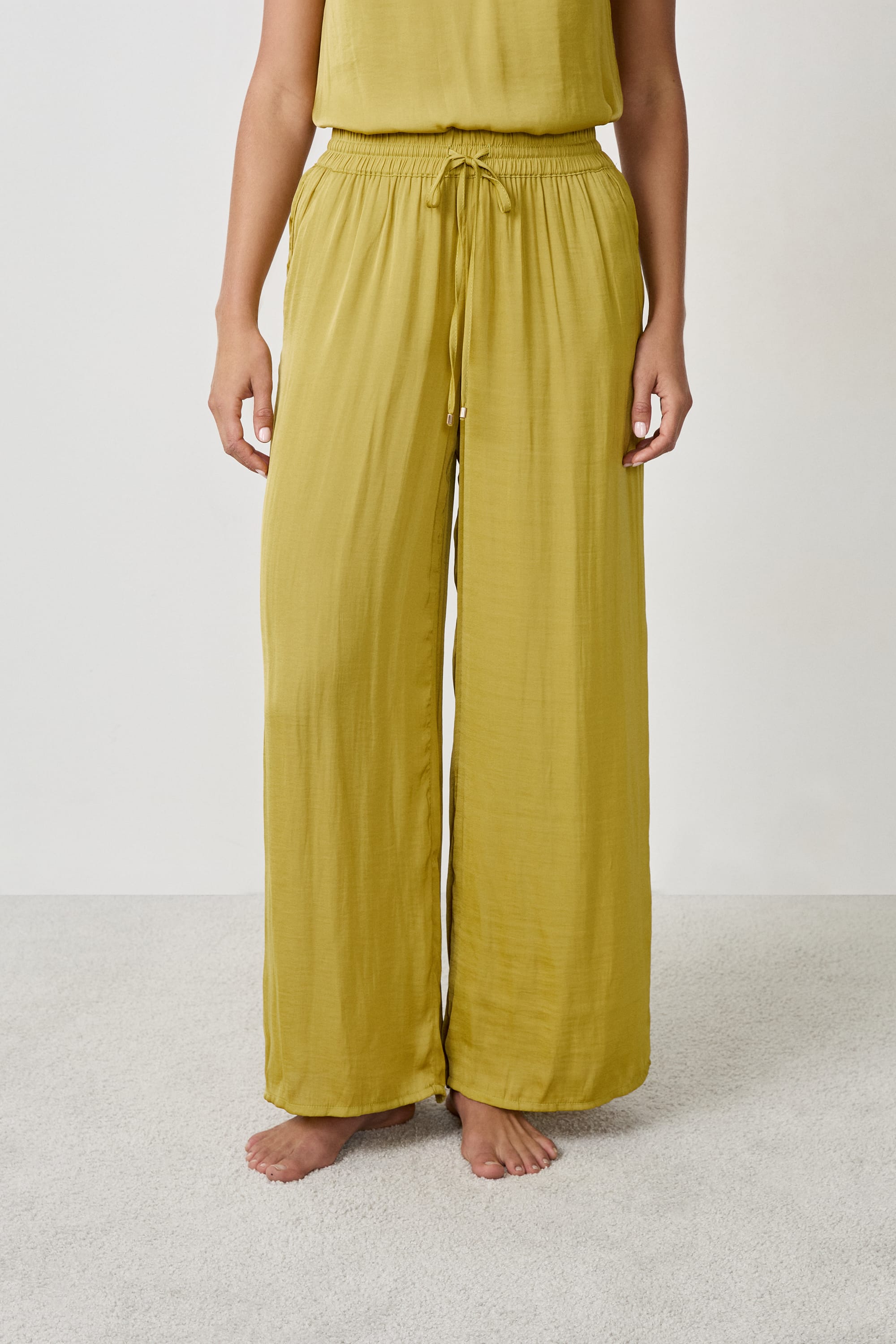 pantalon satiné coupe large