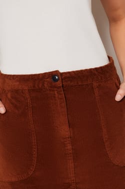 Short ribbed skirt;${refinementColor}