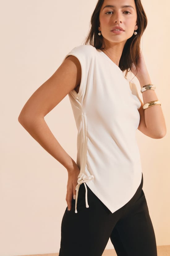 T-shirt avec liens nou&eacute;s sur le c&ocirc;t&eacute;;${refinementColor}