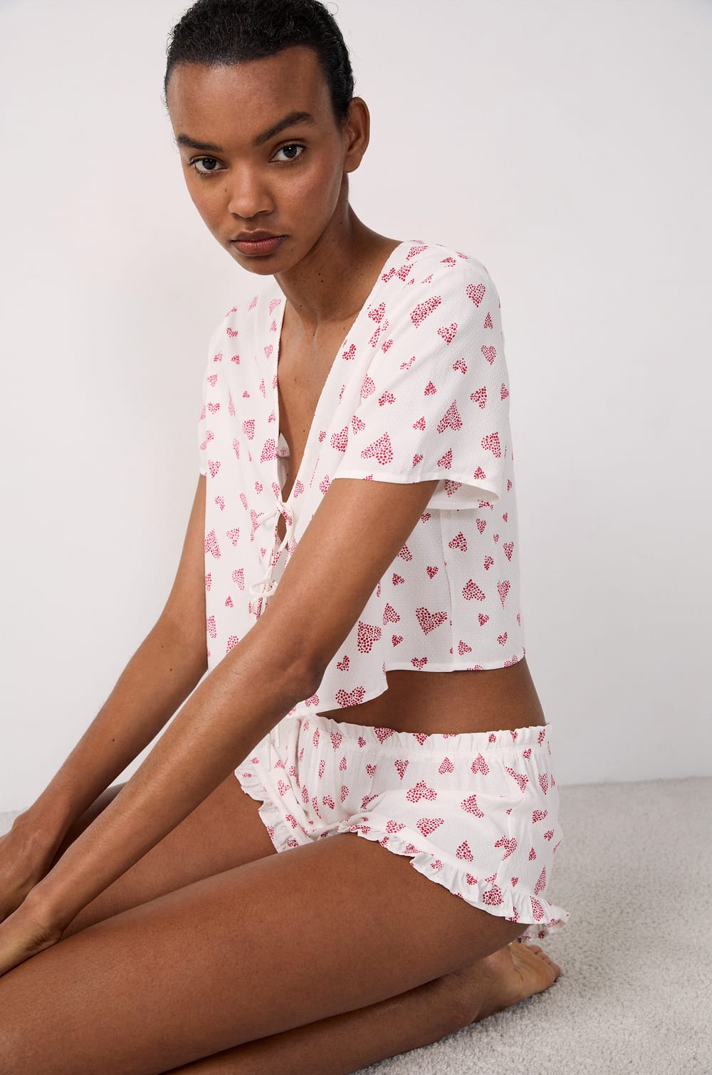 Pantalón corto de pijama con estampado de corazones;${refinementColor}
