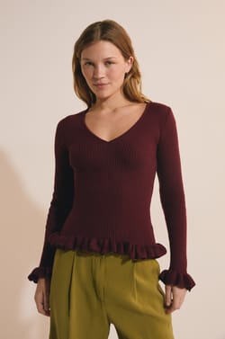 Pull col V avec d&eacute;tails manches;${refinementColor}