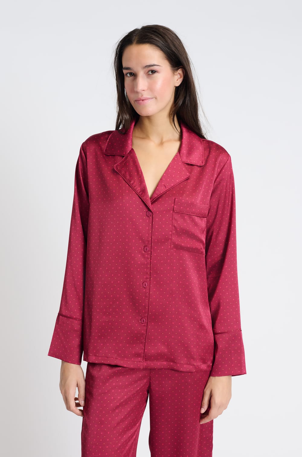 Chemise de pyjama satiné à manches longues;${refinementColor}