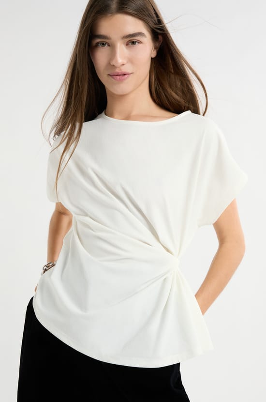 Short-sleeved knotted T-shirt;${refinementColor}