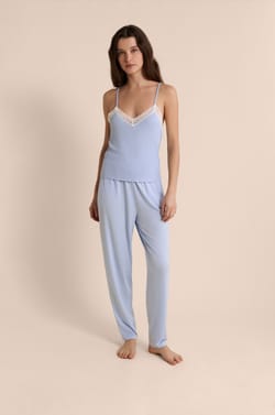 D&eacute;bardeur bicolore avec d&eacute;tails dentelle r&eacute;alis&eacute; en fibre SEACELL&reg;;${refinementColor}