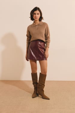 Pull col polo &agrave; d&eacute;tails boutons dor&eacute;s;${refinementColor}