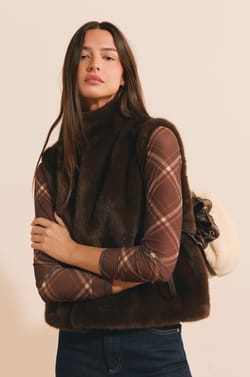 Gilet sans manches en fausse fourrure;${refinementColor}