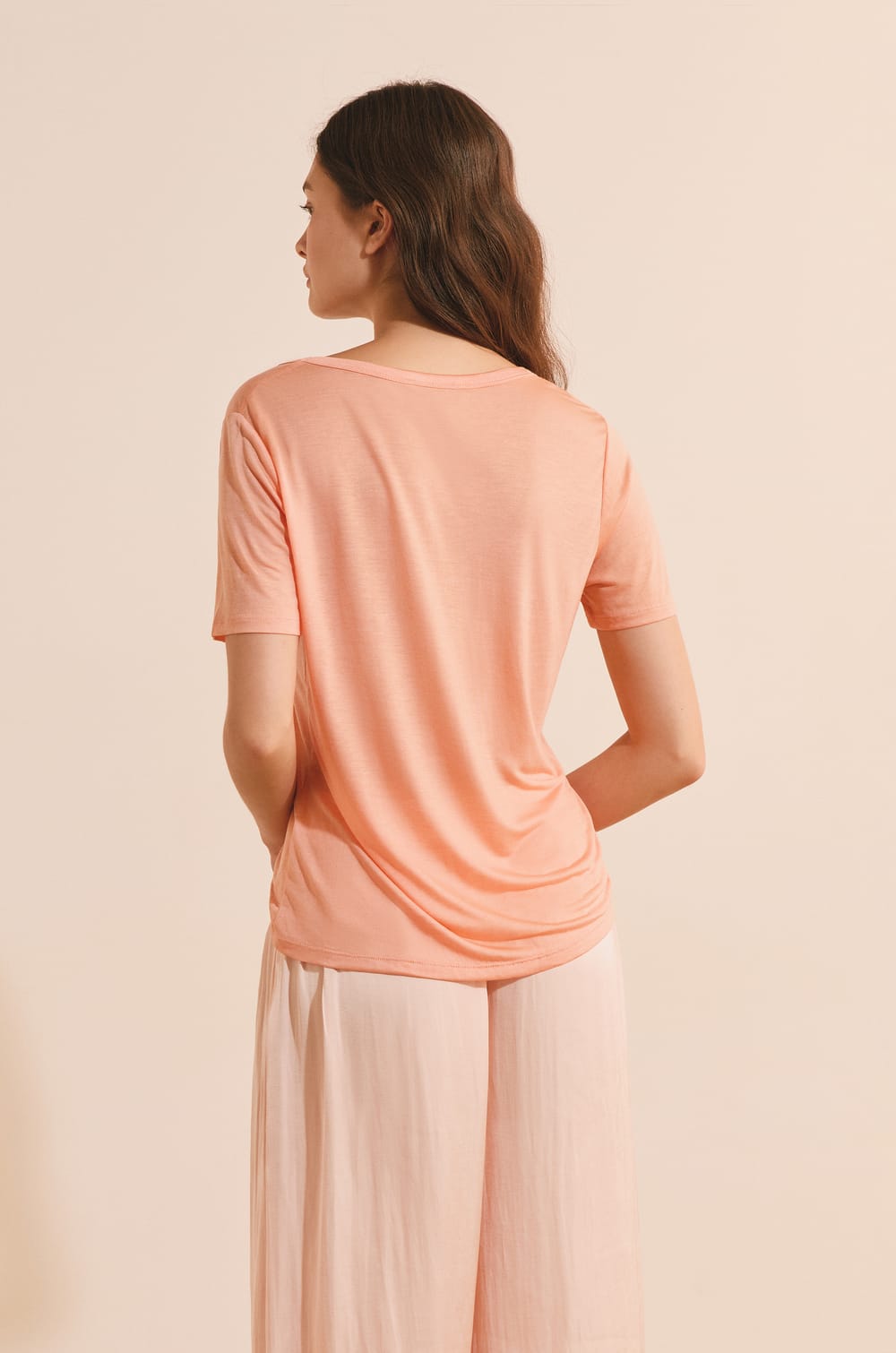 T-shirt col V manches courtes;${refinementColor}