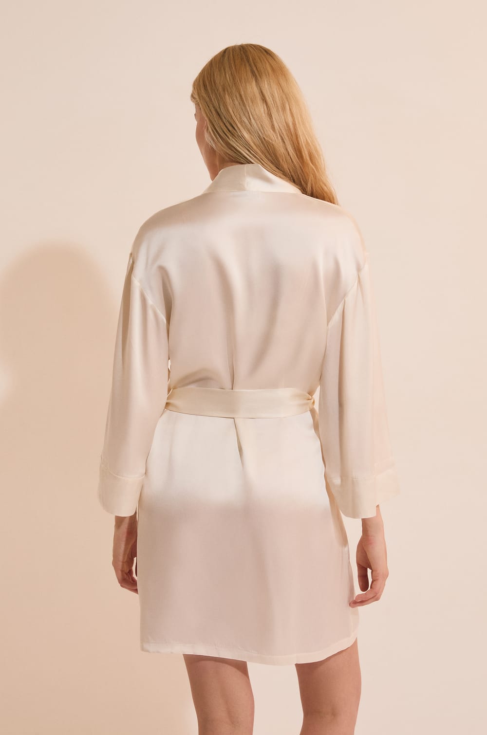 Silk Robe;${refinementColor}