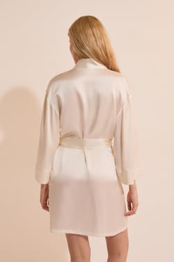 Silk Robe;${refinementColor}