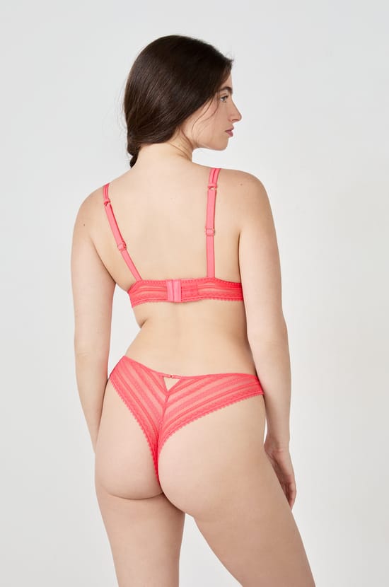 Wireless Lace Triangle Bra;${refinementColor}