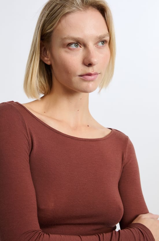 T-shirt col bateau avec laine;${refinementColor}