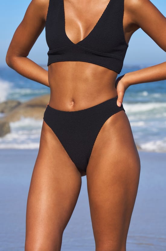 High-leg bikini bottom in stretchy material;${refinementColor}