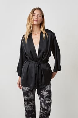 Set de pijama de 3 piezas de satén;${refinementColor}