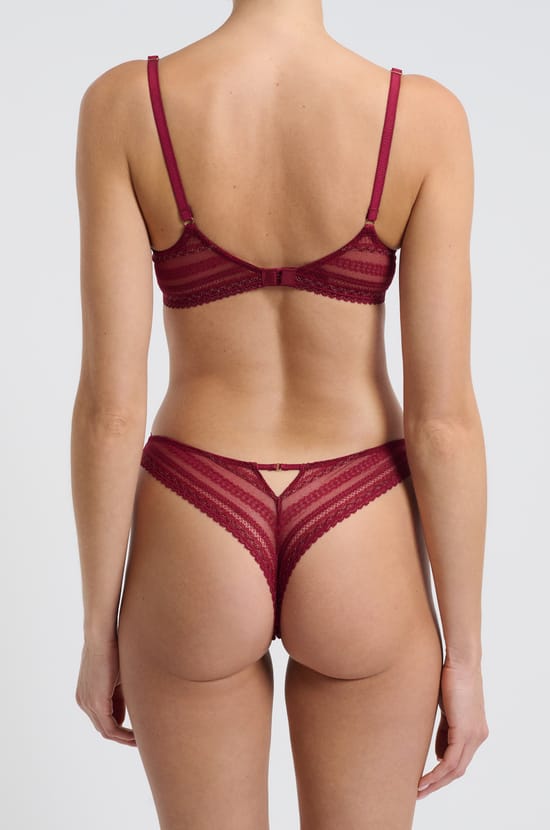 Tanga en dentelle;${refinementColor}