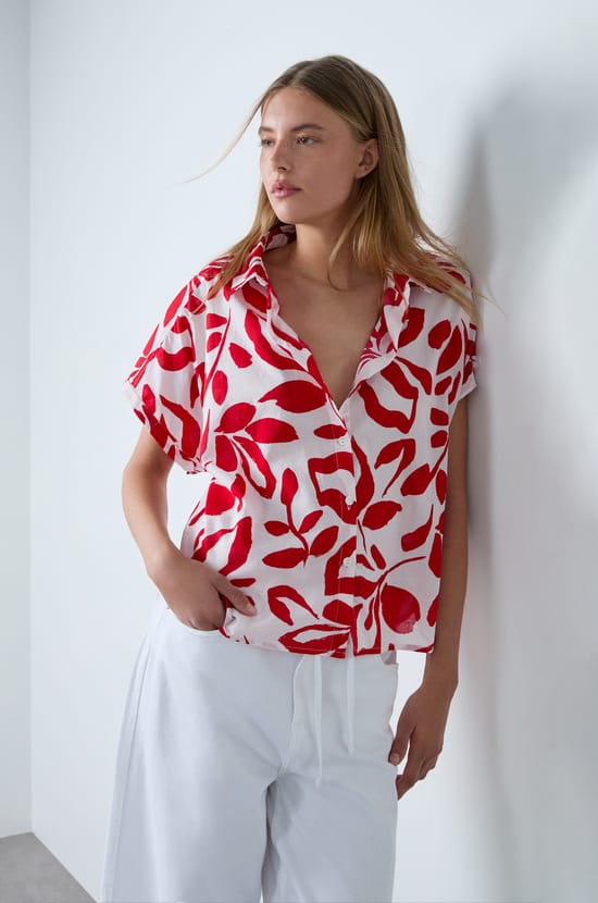 Chemise manches courtes en coton imprimée fleurs;${refinementColor}