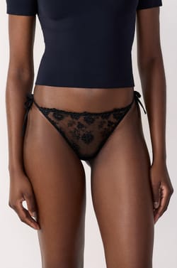 String à nouer en tulle brodé;${refinementColor}