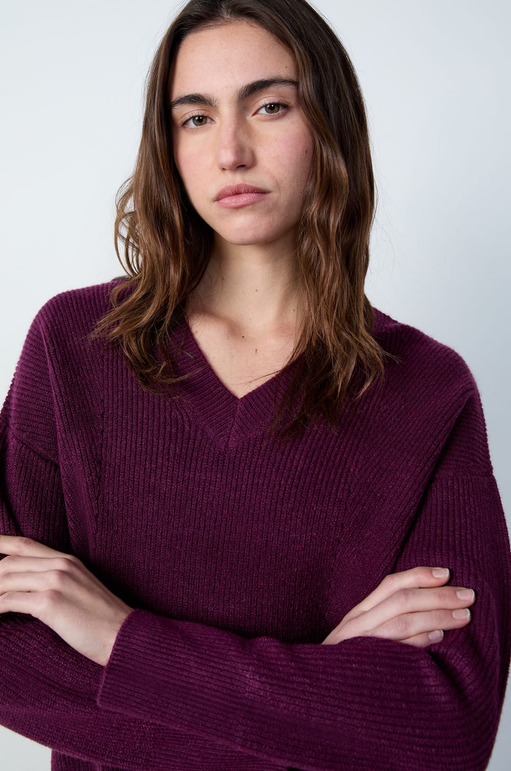 Long-sleeved V-neck sweater;${refinementColor}