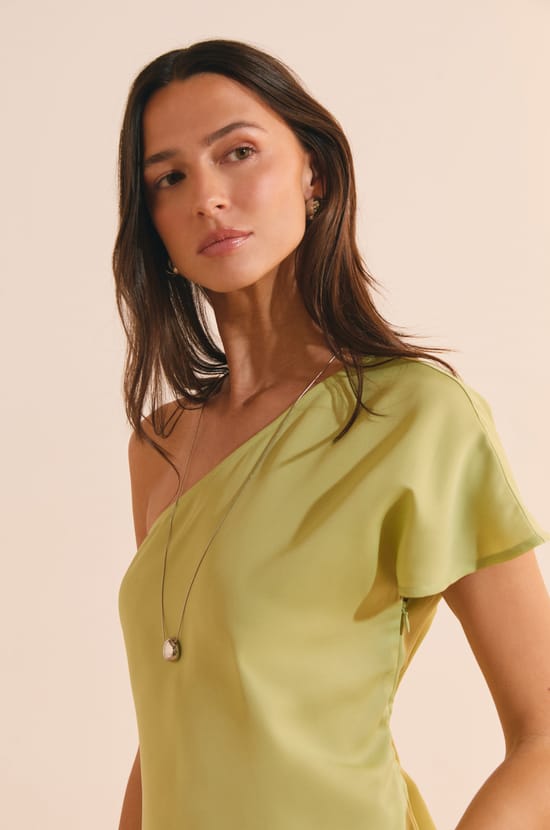 Asymmetrical Flowy Top;${refinementColor}
