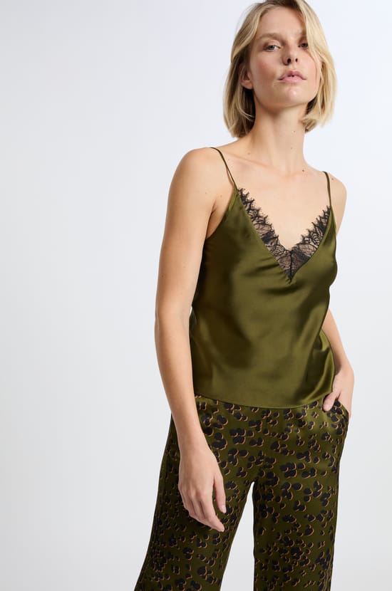 Caraco satiné avec dentelle;${refinementColor}