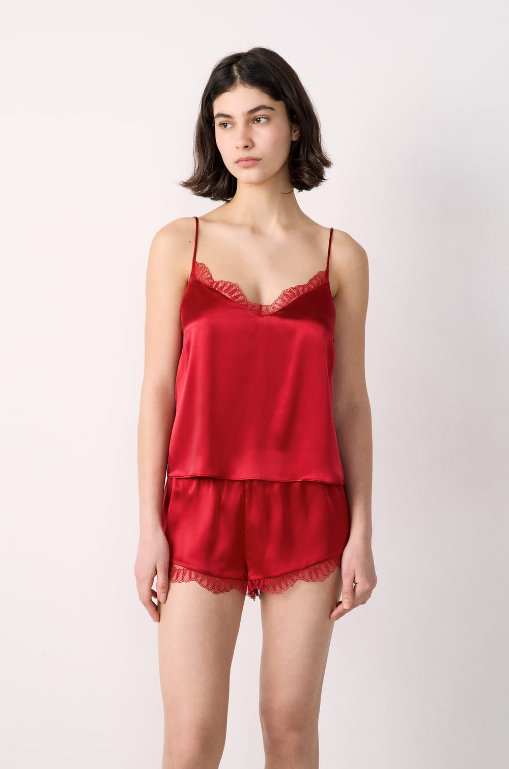 Top de seda con detalles de encaje;${refinementColor}
