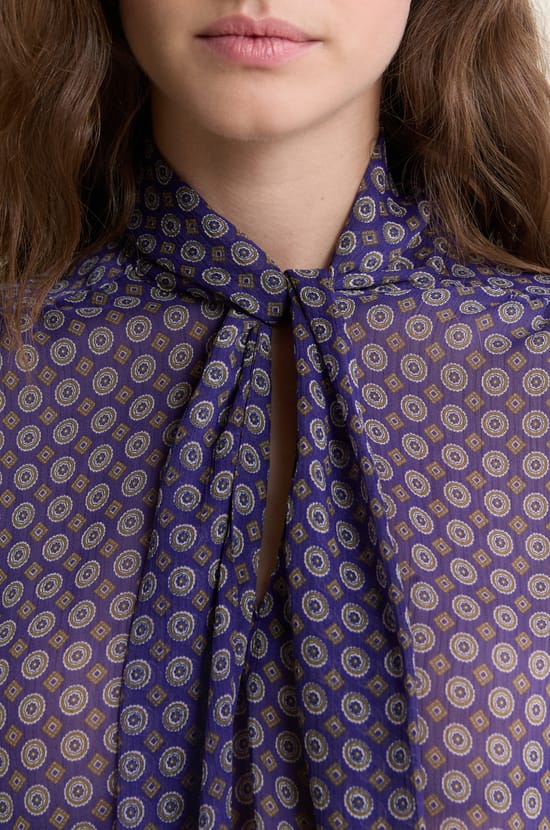 Blouse &agrave; nouer sur le devant &agrave; imprim&eacute;;${refinementColor}