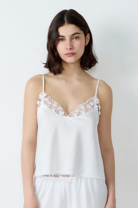 Top satinado con detalles de encaje;${refinementColor}