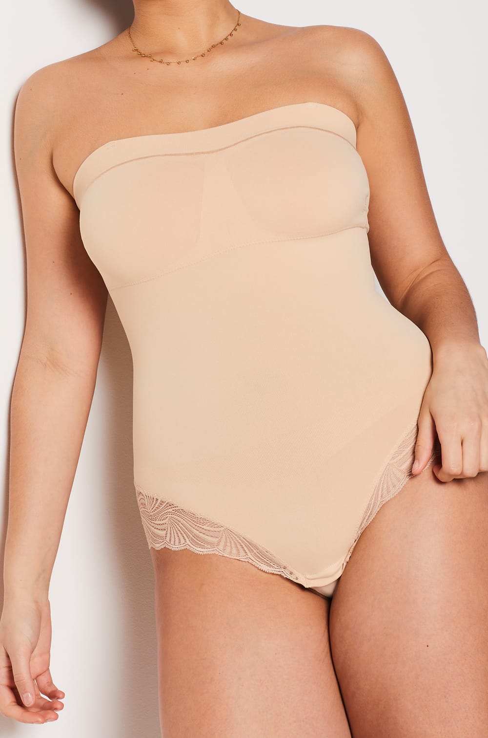 Shaping bodysuit with removable straps - light support;${refinementColor}