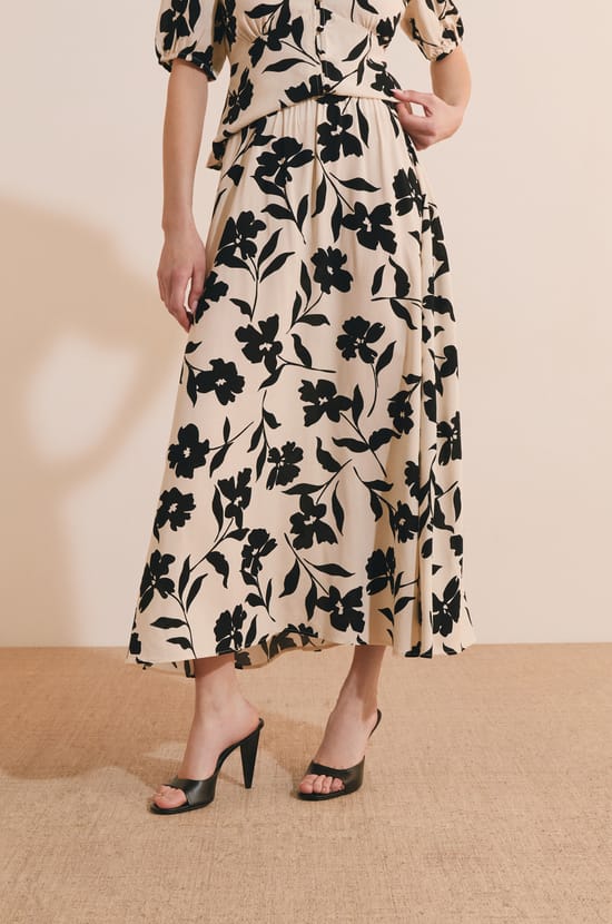 Falda midi fluida estampada;${refinementColor}